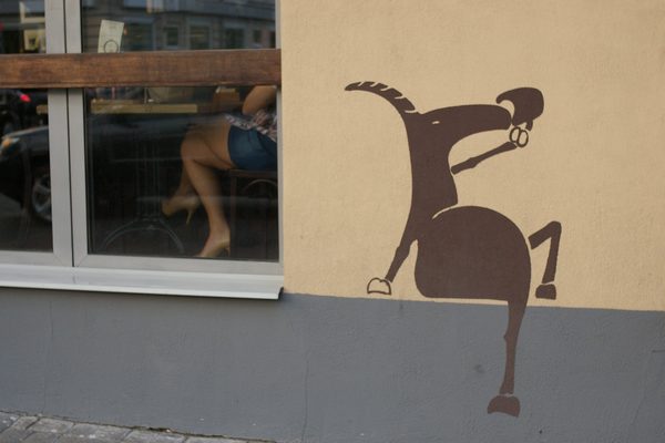 Ногу за ногу